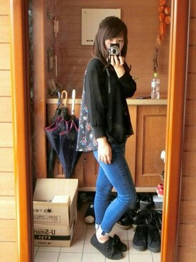 「JEANASIS（ジーナシス）のDENIMシルキースキニーパンツ/715842 （デニムパンツ）」を使った、きみひろ。さん（レディース・155cm）の秋コーディネート