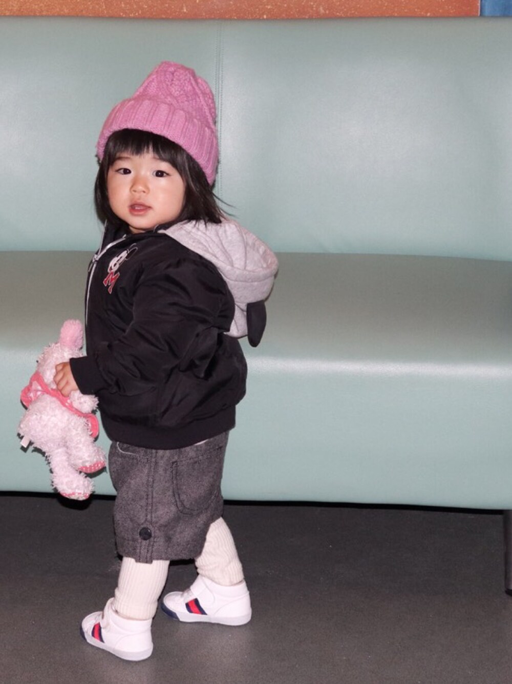 「女の子、おんなのこ、1歳、1歳3ヶ月、キッズコーデ」｜「H&Mのアイテム（ブルゾン、ブラック系）」を使った、Nanaさん（キッズ・70cm）の冬コーディネートの1枚目の写真