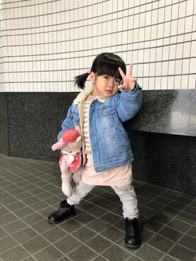 「petit main（プティマイン）のアイテム（デニムジャケット）」を使った、Nanaさん（キッズ・90cm）の冬コーディネート