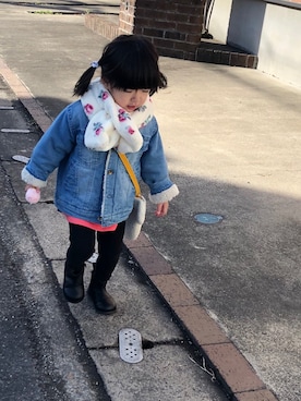 「petit main（プティマイン）のアイテム（デニムジャケット）」を使った、Nanaさん（キッズ・90cm）の冬コーディネート
