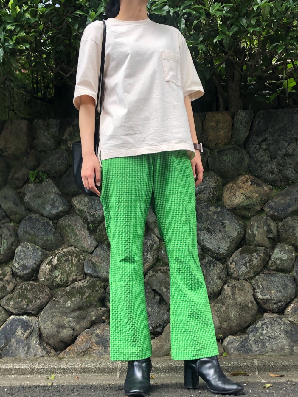 「休日スタイル、カジュアル、プチプラ、おしゃれさんと繋がりたい、リラックススタイル、カラーパンツ」｜「WCのWC/ギンガムチェックパンツ（スラックス、グリーン系）」を使った、SGKさん（レディース・160cm）の春コーディネートの1枚目の写真