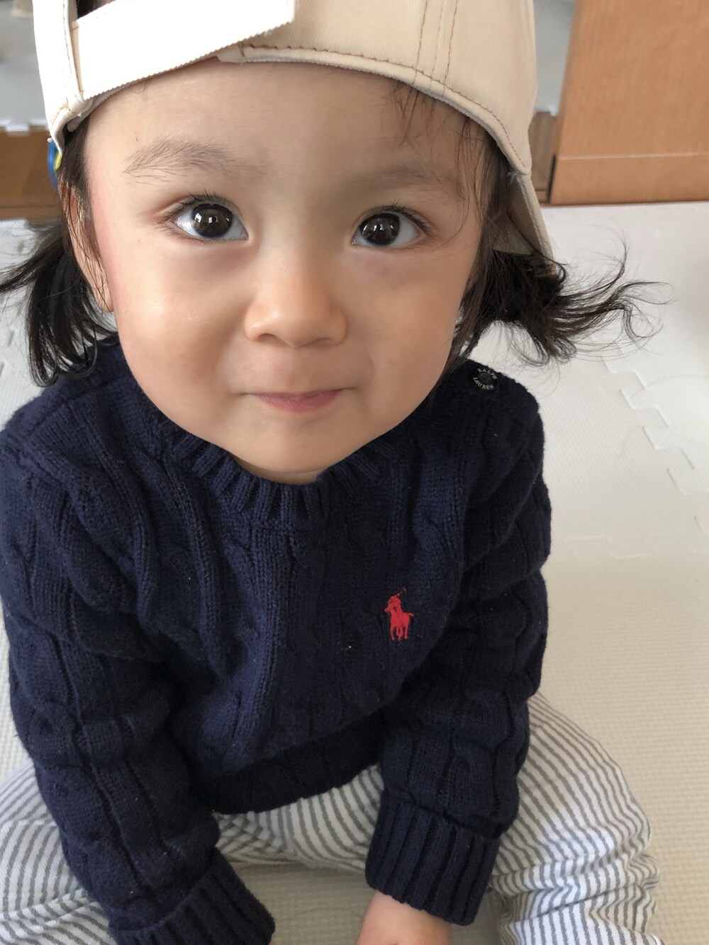 「ベビーコーデ、ラルフローレン」｜「POLO RALPH LAUREN CHILDRENSWEARのアイテム（ニット/セーター、ブラック系）」を使った、miraiさん（メンズ・80cm）の春コーディネートの1枚目の写真