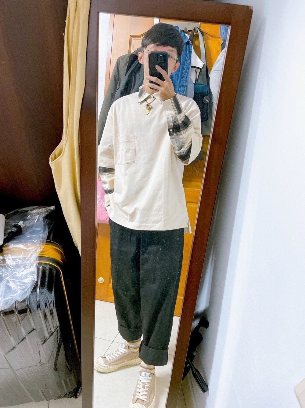 「ootd、街頭穿搭、休閒、大学生、日常、奶茶色、GU、plain-me、MUJI、chefpants」｜「無印良品のアイテム（シャツ/ブラウス、ベージュ系）」を使った、凱👀さん（メンズ・163cm）の春コーディネートの1枚目の写真