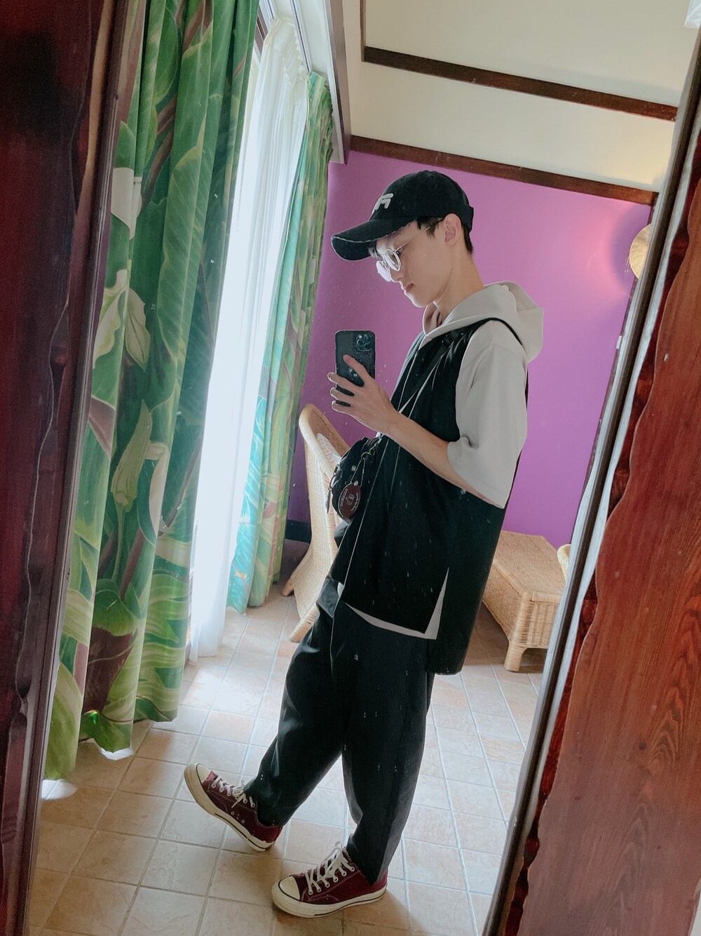 「ootd、plain-me、GU、converse、FILA、Taiwan、大学生、oversize」｜「plain-meのアイテム（ショルダーバッグ、ブラック系）」を使った、凱👀さん（メンズ・163cm）の春コーディネートの1枚目の写真