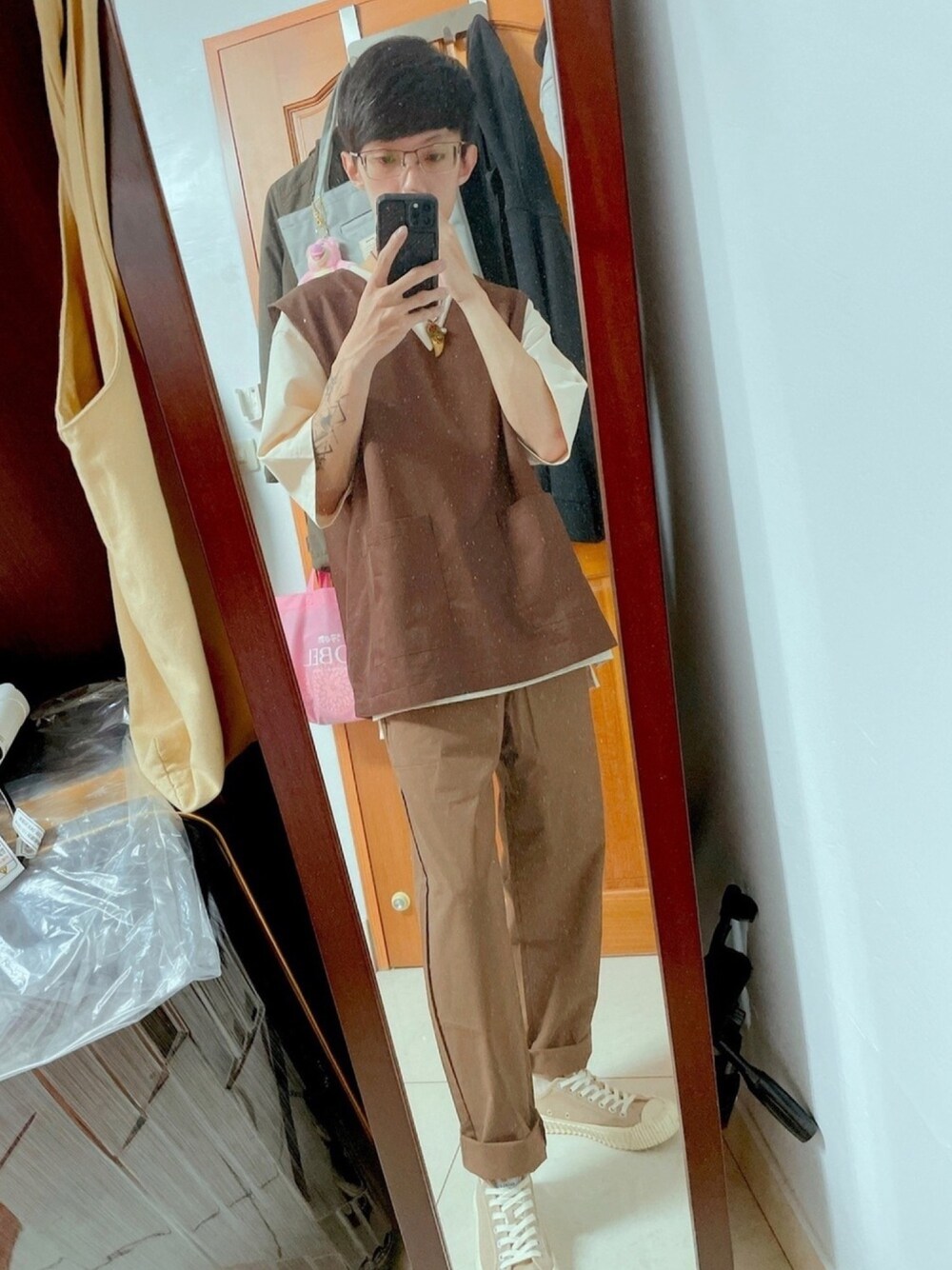 「ootd、oversize、GU、excelsior、大学生、台湾、休閒、日系極簡、背心、Taiwan」｜「GUのアイテム（ベスト、ブラウン系）」を使った、凱👀さん（メンズ・163cm）の春コーディネートの1枚目の写真