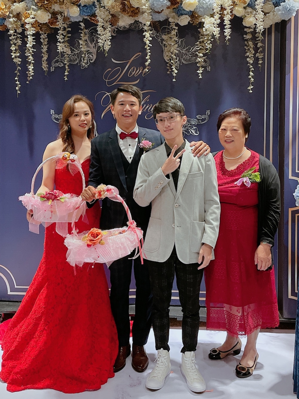 「結婚式、西裝外套、sst&c、converse、Taiwan」｜「sst&cのアイテム（テーラードジャケット、グレー系）」を使った、凱👀さん（メンズ・163cm）の春コーディネートの1枚目の写真