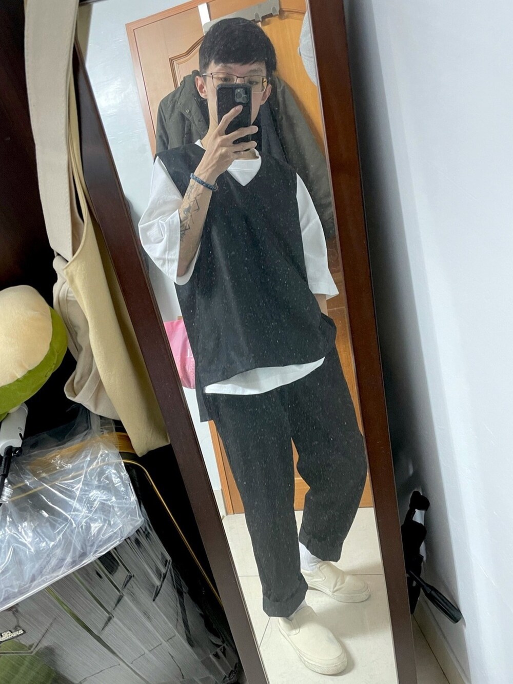 「ootd、夏、大学生、Taiwan、GU、MUJI、chefpants、black and white」｜「plain-meのアイテム（ベスト、ブラック系）」を使った、凱👀さん（メンズ・163cm）の春コーディネートの1枚目の写真