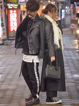 「肩掛け」｜「アイテム（ライダースジャケット）」を使った、ke~た...さん（メンズ・177cm）の春コーディネート