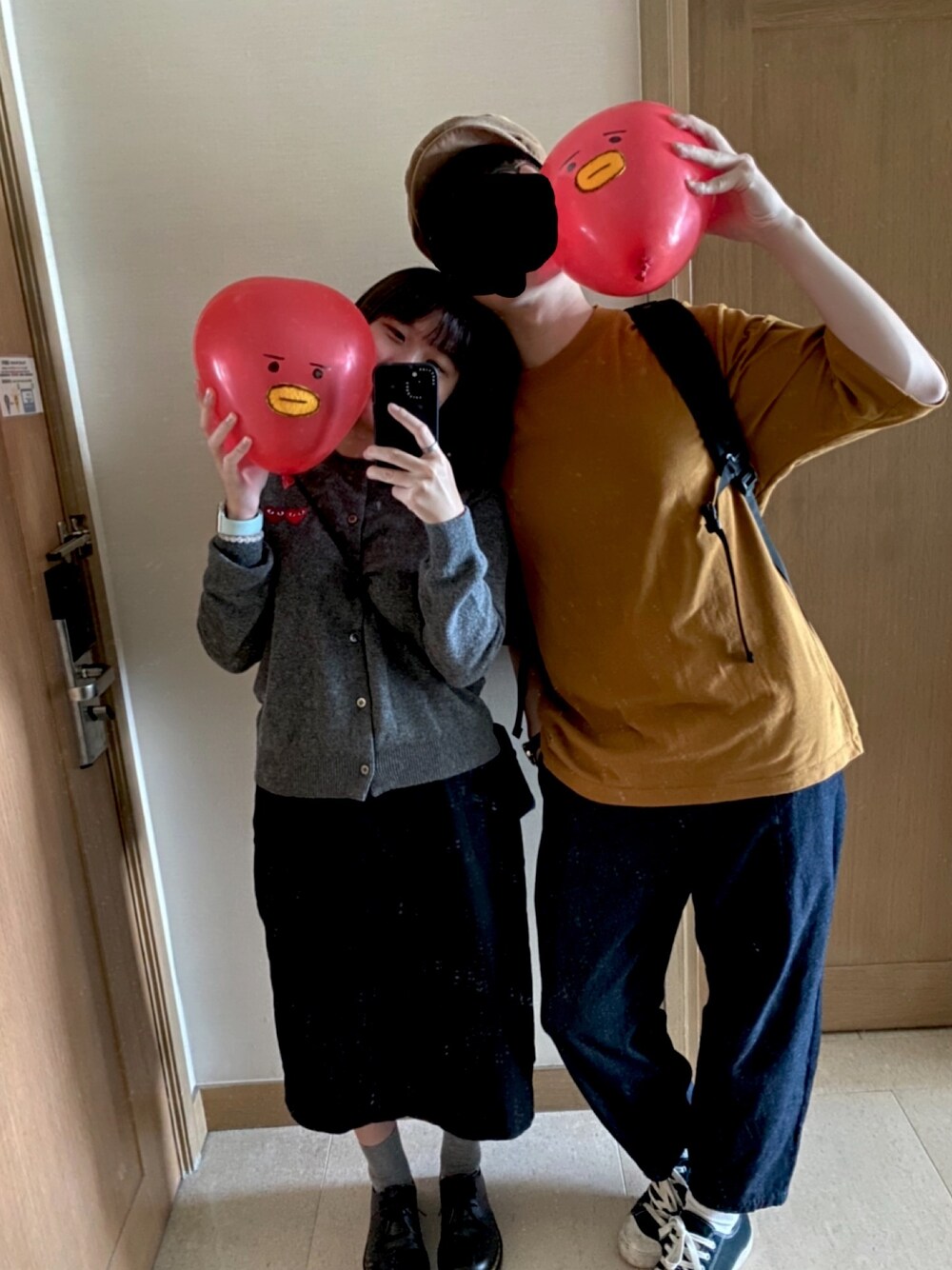 「COMME des GARCONSのアイテム（トップス、グレー系）」を使った、wongyuenさん（レディース・155cm）の冬コーディネートの1枚目の写真