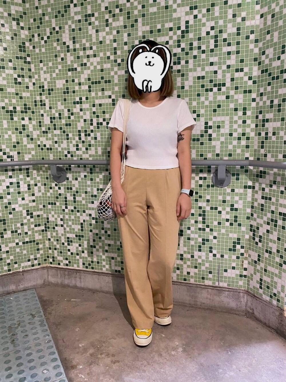 「UNIQLOのアイテム（チノパンツ、ベージュ系）」を使った、wongyuenさん（レディース・155cm）の夏コーディネートの1枚目の写真