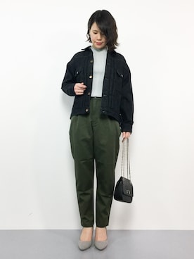 デニムジャケットを使った「グレーニット」の人気ファッション