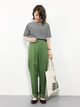「シャーリング」｜「アイテム（チノパンツ）」を使った、natsumiさん（レディース・160cm）の春コーディネート