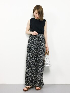 「ADAM ET ROPE'（アダムエロペ）のクリアバケツ巾着バッグ（ハンドバッグ）」を使った、natsumiさん（レディース・160cm）の夏コーディネート
