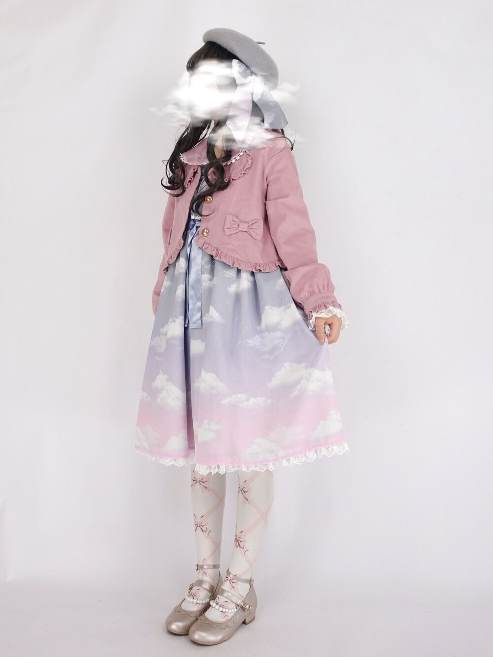 「fashion、きれいめカジュアル、ootd、低身長」｜「Angelic Prettyのアイテム（ワンピース、グレー系）」を使った、Colaaaa030さん（レディース・153cm）の春コーディネートの1枚目の写真