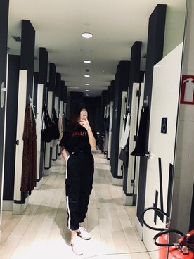 「FOREVER 21（フォーエバー トゥエンティーワン）のアイテム（Tシャツ/カットソー、ブラック系）」を使った、周杭绮さん（レディース）の秋コーディネート