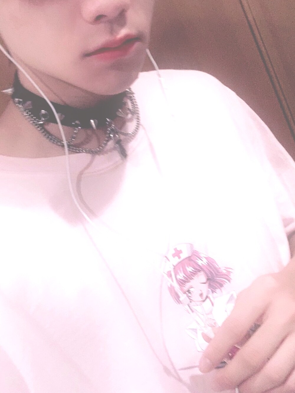 「病み、病みかわいい、病み系、チョーカー男子」｜「SPINNSの【STEE】NURSETシャツ / ZIZU（Tシャツ/カットソー、ピンク系）」を使った、-R18-さん（メンズ・165cm）の夏コーディネートの1枚目の写真