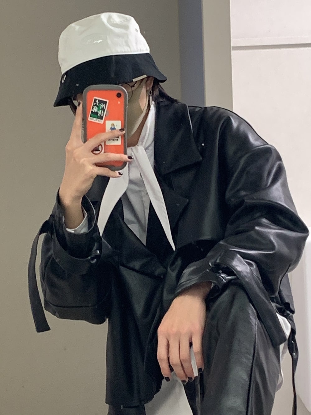 シンセティックレザーショートトレンチ(HARE)を使った人気ファッション  