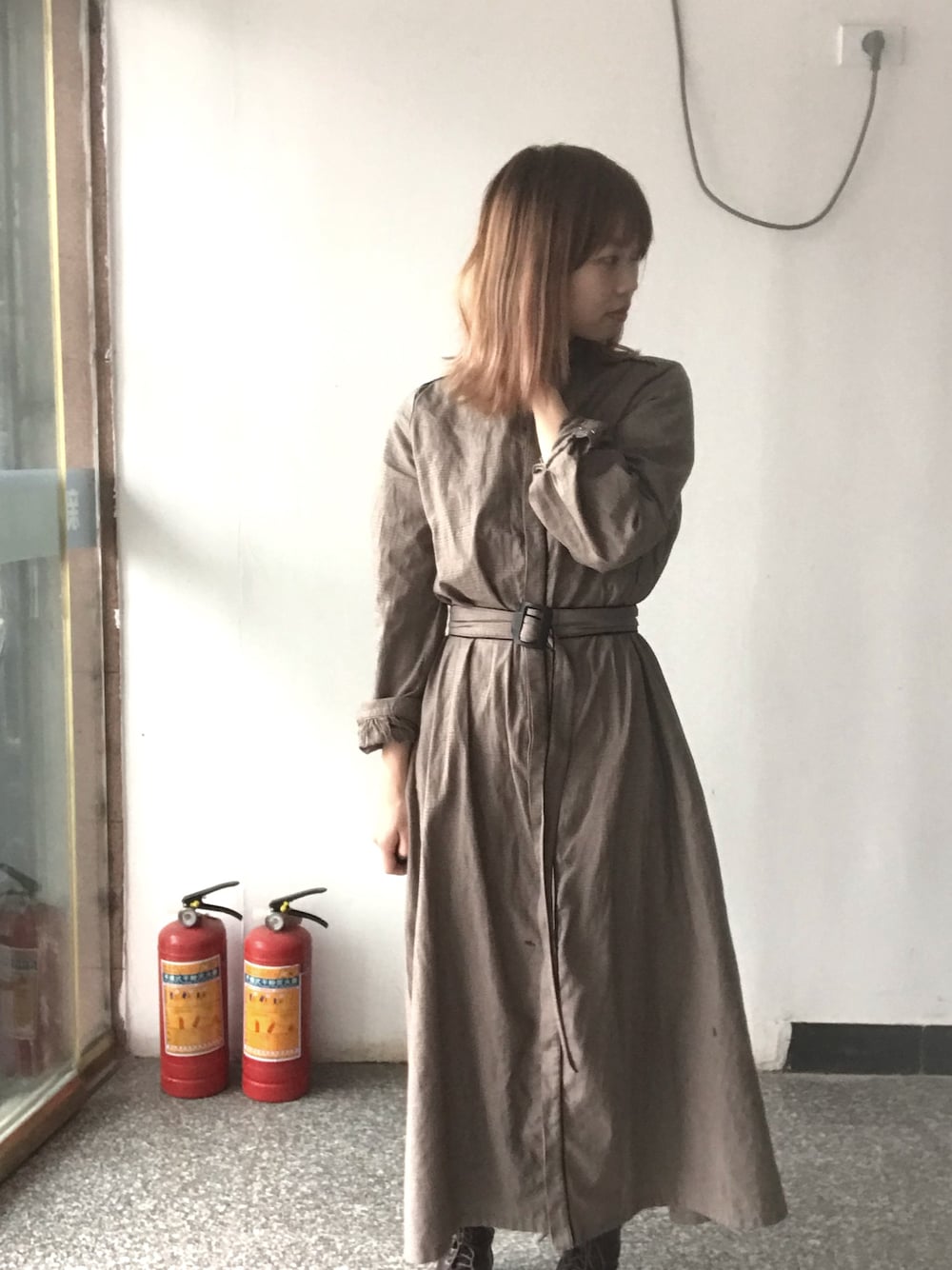 「TODAYFULのアイテム（シャツワンピース、ブラウン系）」を使った、媛子さん（レディース・161cm）の秋コーディネートの1枚目の写真