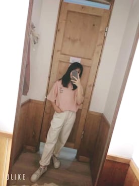 「5（ファイブ）のアイテム（パンツ）」を使った、徐羽彤さん（レディース・150cm）の秋コーディネート