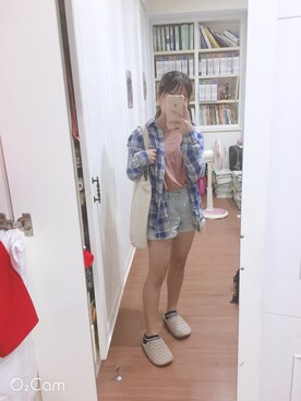 「5（ファイブ）のアイテム（パンツ）」を使った、徐羽彤さん（キッズ・150cm）の秋コーディネート
