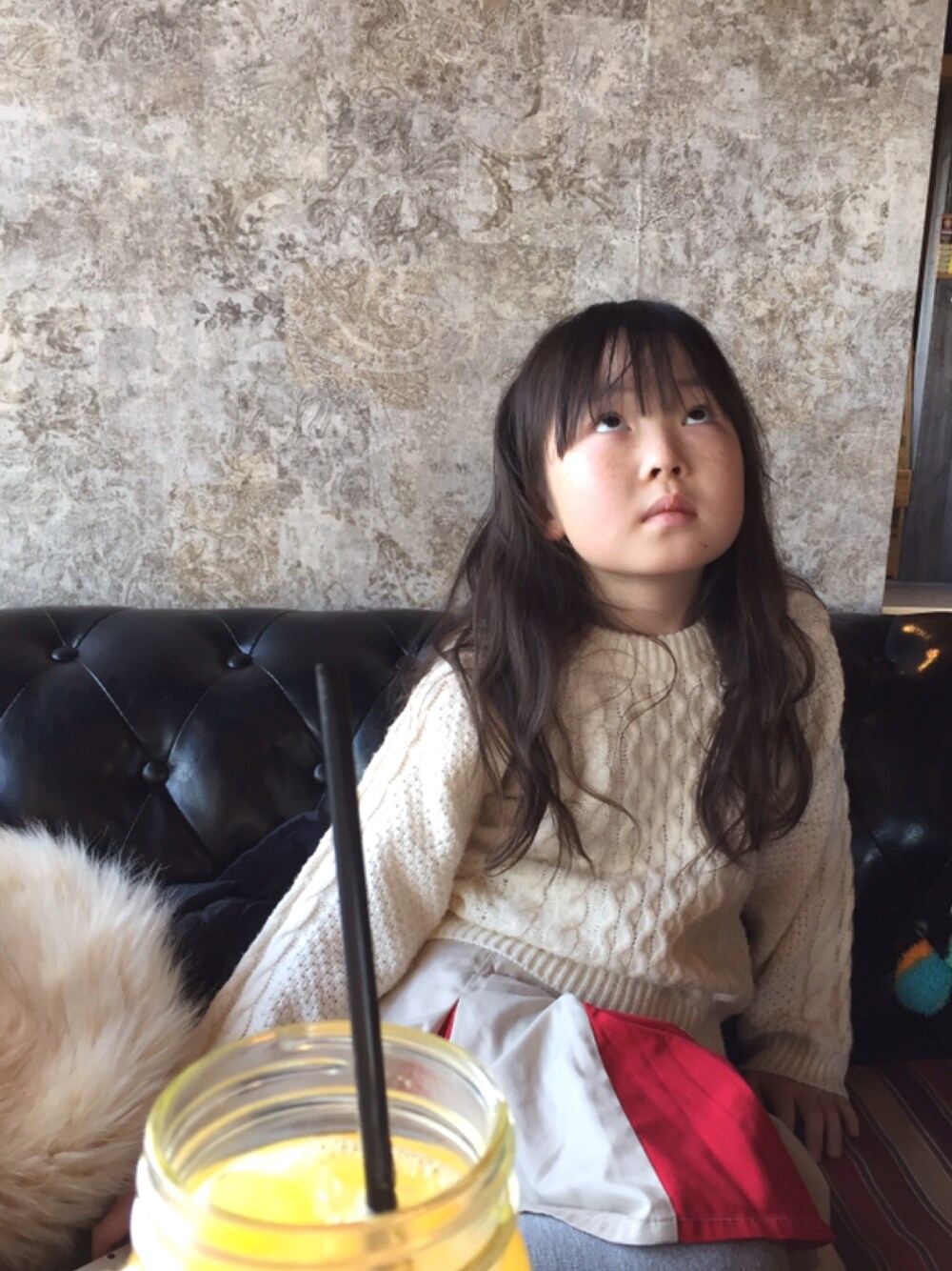 「シンプルコーデ、女の子コーデ、ニット、fith社」｜「KURANBONのアイテム（ニット/セーター、ホワイト系）」を使った、yurarinさん（キッズ・124cm）の冬コーディネートの1枚目の写真