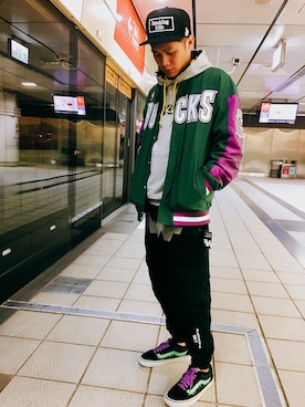 「Mitchell&Ness（ミッチェル&ネス）のアイテム（スタジャン）」を使った、LIGHTさん（メンズ・170cm）の冬コーディネート