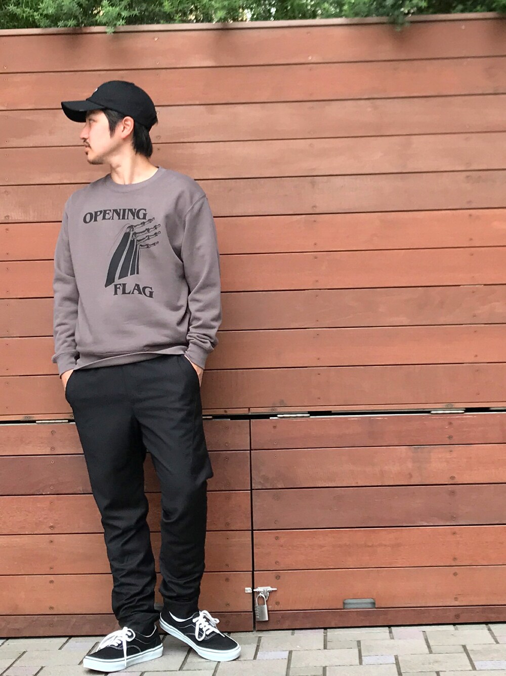 「ストリート、シンプル、カジュアル、スウェット、シンプルコーデ、STUDIOUS、STUDIOUS SELECT(STUDIOUS SELECT)、NUMBER (N)INE」｜「NUMBER (N)INEの【NUMBER (N)INE】≪STUDIOUS限定≫ロゴ刺繍デニムキャップ（キャップ、ブラック系）」を使った、tds_abyさん（メンズ・170cm）の夏コーディネートの1枚目の写真