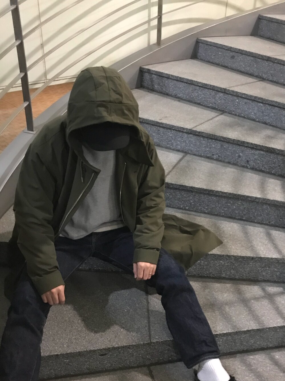 「秋のコーデ、シンプル、オトナカジュアル、カジュアル、STUDIOUS、STUDIOUS SELECT(STUDIOUS SELECT)、NUMBER (N)INE、wjk black、ナンバーナイン(NUMBER (N)INE)」｜「NUMBER (N)INEの【NUMBER (N)INE】≪STUDIOUS限定≫別注ビッグシルエットモッズコート（モッズコート、グリーン系）」を使った、tds_abyさん（メンズ・170cm）の秋コーディネートの1枚目の写真