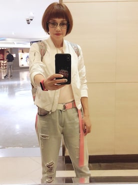 「Guess（ゲス）のアイテム（ノーカラージャケット）」を使った、徐崇芬さん（レディース・168cm）の秋コーディネート