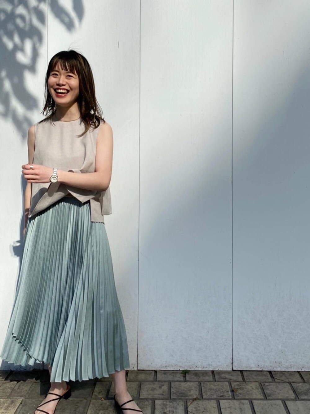 「大人カジュアル、キレイめ、STUDIOUS、サンダル、きれいめカジュアル、シンプルコーデ、きちんとスタイル、楽チンコーデ、春夏コーデ、おしゃれさんと繋がりたい」｜「STUDIOUSの【STUDIOUS】リネンライク セットアップレイヤードブラウス／セットアップ対応（シャツ/ブラウス、グリーン系）」を使った、はやしのまいまいさん（レディース・160cm）の春コーディネートの1枚目の写真