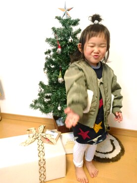「白タイツ」｜「アイテム（ブルゾン）」を使った、MikAnさん（キッズ・90cm）の冬コーディネート
