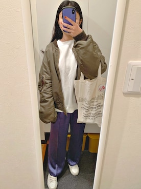 「サテンパンツ」｜「アイテム（MA-1）」を使った、HARUKAさん（レディース・156cm）の冬コーディネート