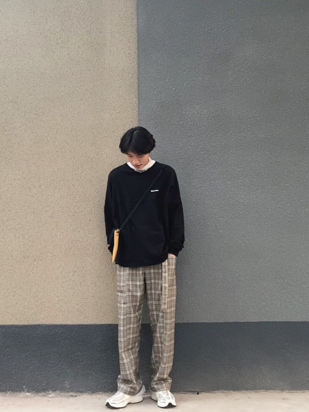 「休闲」｜「ACWのアイテム（その他シューズ、ホワイト系）」を使った、_奈落迦さん（メンズ・173cm）の秋コーディネートの1枚目の写真