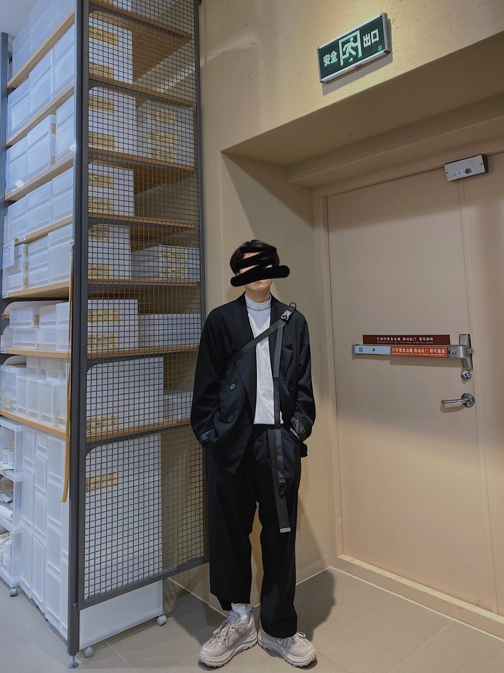 「mu ji、wuhan」｜「HOKAのアイテム（その他シューズ、ベージュ系）」を使った、_奈落迦さん（メンズ・173cm）の秋コーディネートの1枚目の写真