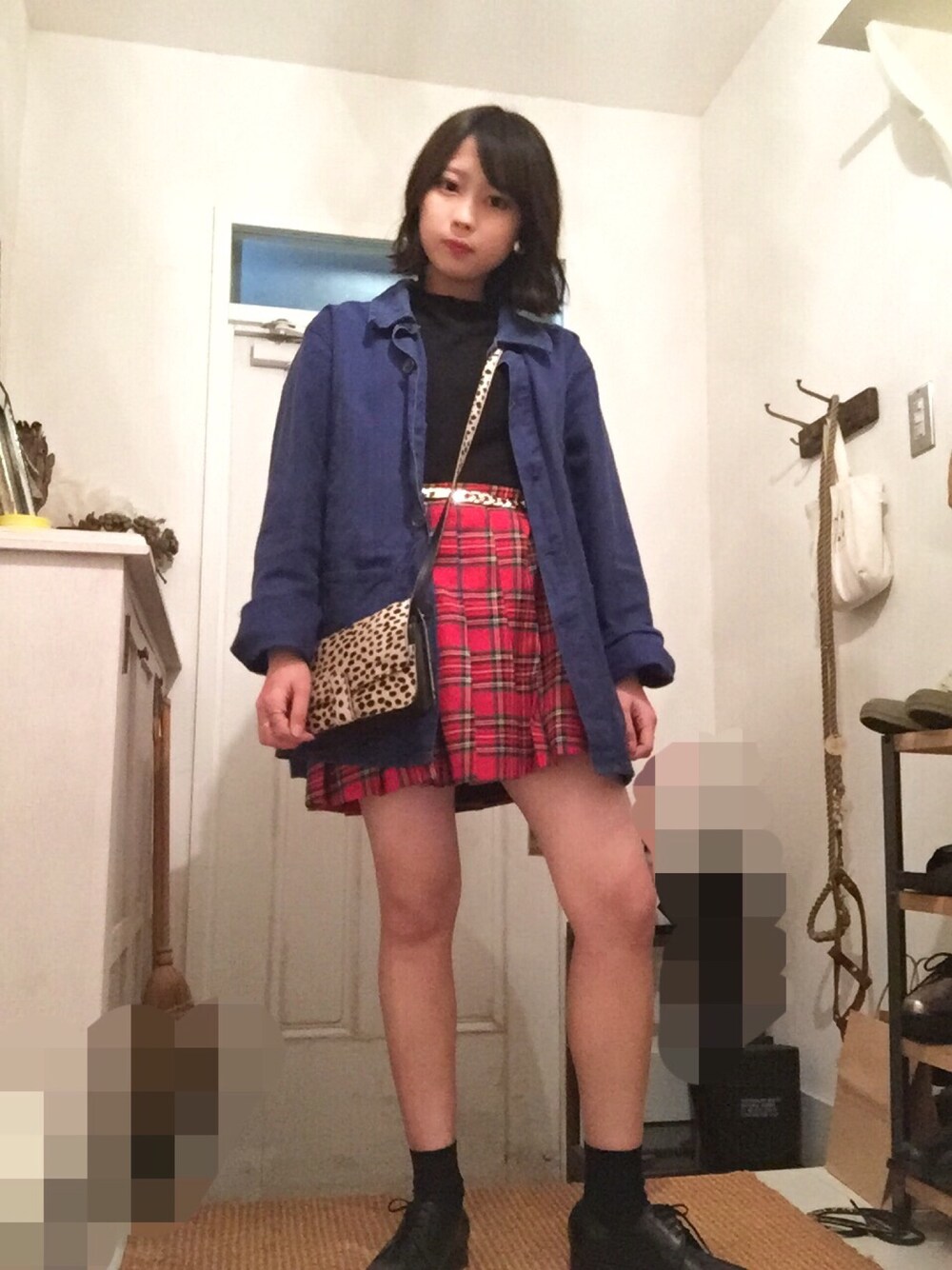 「blue、red、チェック」｜「OWLのアイテム（カバーオール、ブルー系）」を使った、AMA.さん（レディース・151cm）の春コーディネートの1枚目の写真