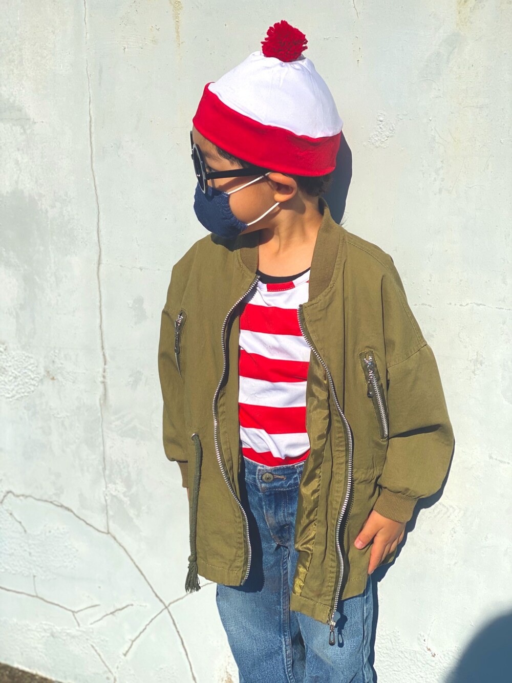 「wearhalloween2020、ハロウィンコーデ、ハロウィン、コスプレ、おとこのこ、ウォーリーを探せ、ウォーリーコーデ」｜「韓国子供服のアイテム（ミリタリージャケット、グリーン系）」を使った、Rさん（キッズ・100cm）の秋コーディネートの1枚目の写真