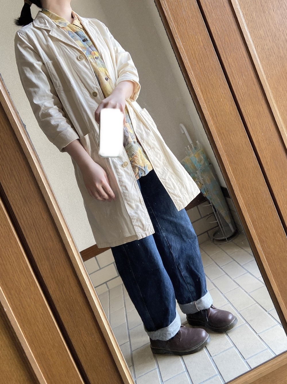 「柄シャツ、古着、古着MIX、SM2、UNIQLO、パンツスタイル、デニム、春カラースタイル、はるコーデ、シャツスタイル」｜「Samansa Mos2のアイテム（ジャケット/アウター、ホワイト系）」を使った、aripon.さん（レディース・165cm）の春コーディネートの1枚目の写真