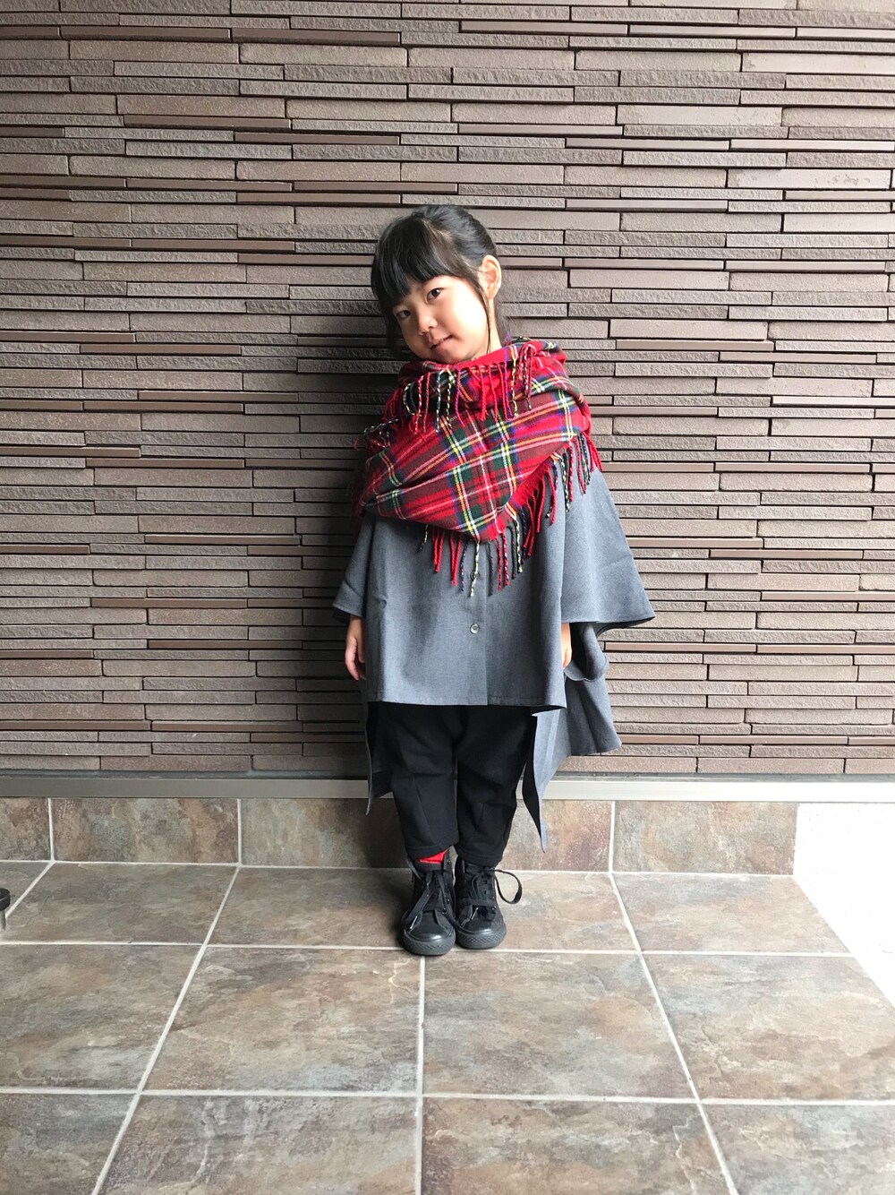 「kidsfashion、KIDSｺｰﾃﾞ」｜「nunuformeのアイテム（シャツ/ブラウス、グレー系）」を使った、みぃくさん（キッズ・100cm）の冬コーディネートの1枚目の写真