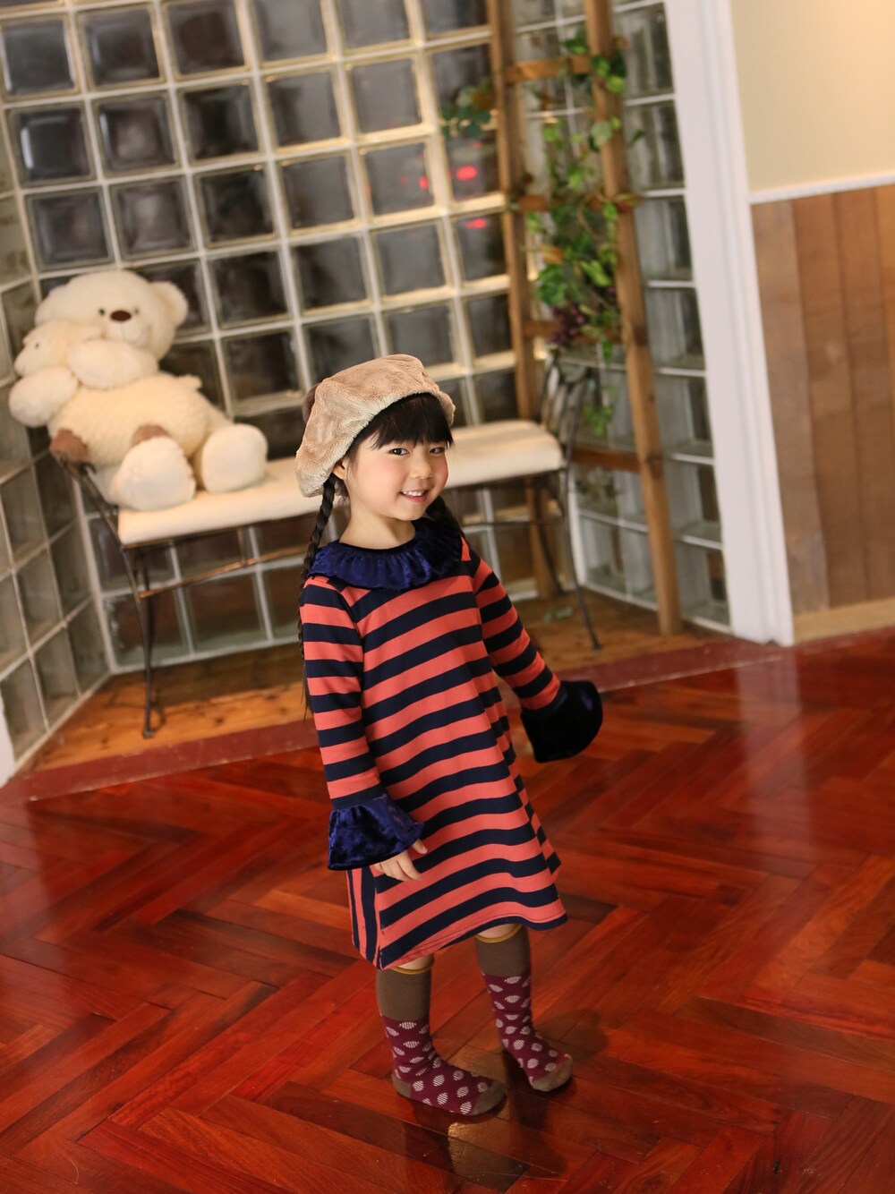 「おんなのこ、冬コーデ、キッズコーデ、キッズファッション」｜「Wonder apartmentの[80-140]ミニ裏毛ボーダーワンピース（ワンピース、ブラック系）」を使った、みぃくさん（キッズ・100cm）の冬コーディネートの1枚目の写真