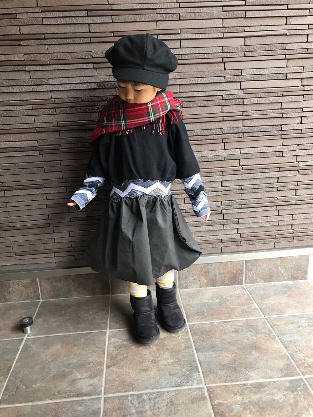 「女の子コーデ、おんなのこ、キッズファッション、ムートンブーツ」｜「Daddy Oh Daddyのアイテム（ブーツ、ブラック系）」を使った、みぃくさん（キッズ・100cm）の冬コーディネートの1枚目の写真