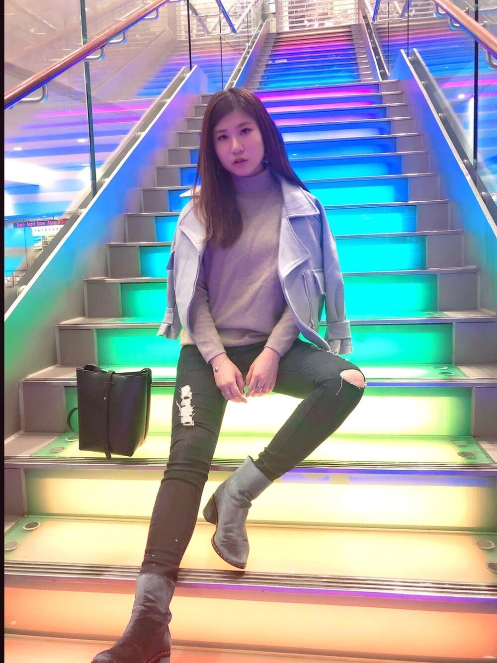 「冬コーデ、今日のコーデ、Hong Kong、teenager、Pull&Bear、slim、boots、jacket 、blue、rainbow」｜「PULL&BEARのアイテム（ブーツ、ブルー系）」を使った、irisheiさん（レディース・165cm）の冬コーディネートの1枚目の写真