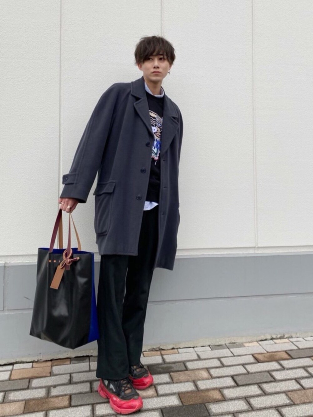BURBERRYのチェスターコート（グレー系）を使った人気ファッション