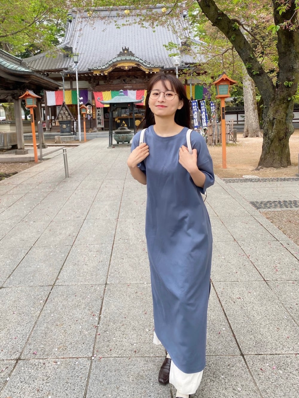 「春コーデ、春夏コーデ、ラフ、夏コーデ、春カラースタイル、プチプラコーデ、カジュアル」｜「classicalelfの綿100%　ゆるっと、大人のためのリラックスワンピ。（ワンピース、ブルー系）」を使った、classicalelfクラシカルエルフさん（レディース・160cm）の春コーディネートの1枚目の写真