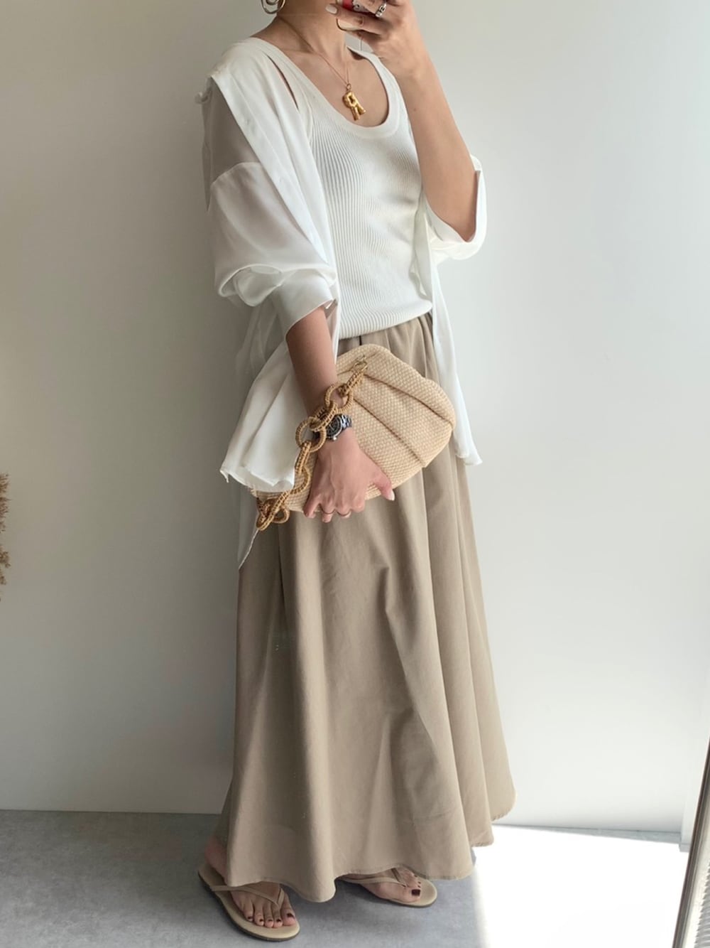「サンダル、春、夏コーデ、夏、ベージュコーデ、ロングスカート、スカート」｜「classicalelfのさらり、たっぷりフレア。リラックスコットンリネンスカート（スカート、ベージュ系）」を使った、classicalelfクラシカルエルフさん（レディース・165cm）の春コーディネートの1枚目の写真