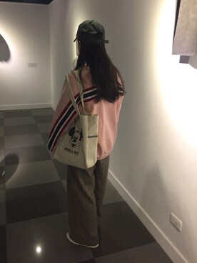 「NIKE（ナイキ）のNIKE（ナイキ)スウォッシュロゴキャップ（キャップ、グリーン系）」を使った、Lauraさん（レディース）の春コーディネート