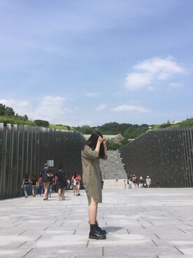 「YECCA VECCA（イェッカヴェッカ）の【綿100%】ドルマンワンピース（ワンピース、ブルー系）」を使った、Lauraさん（レディース）の夏コーディネート