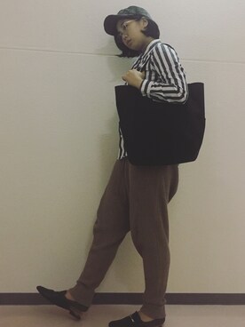 「わすれました〜のアイテム（キャップ、ブラウン系）」を使った、大月 梓さん（レディース・164cm）の秋コーディネート