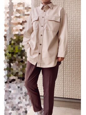 「GU（ジーユー）のアイテム（シャツ/ブラウス、ベージュ系）」を使った、大月 梓さん（レディース・164cm）の秋コーディネート