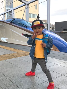 「H&M（エイチ・アンド・エム）のアイテム（シャツ/ブラウス、ブルー系）」を使った、おうみさん（キッズ）の夏コーディネート