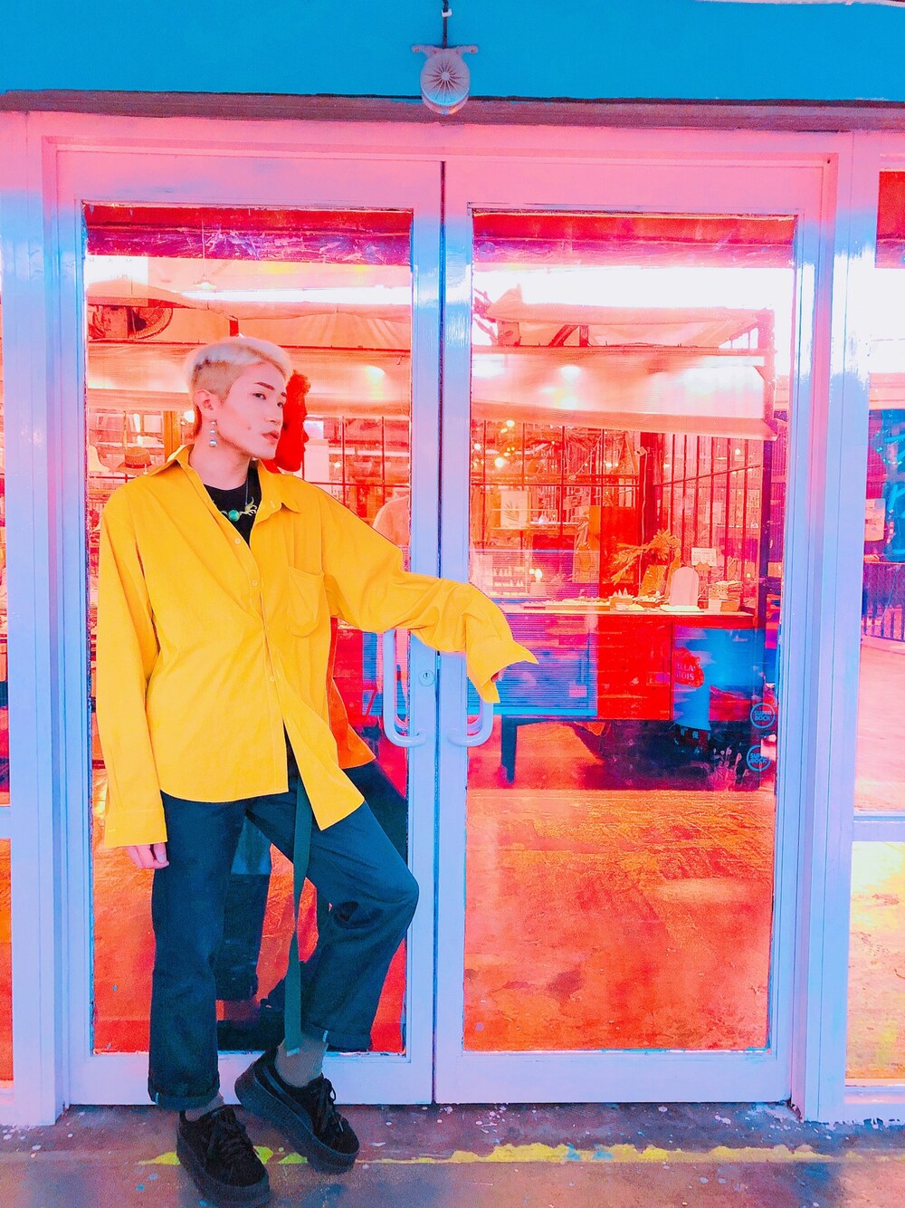 「ootd、yellow、black、Dickies、puma by rhianna、roomboy、boy、Taiwan、TAIPEI」｜「Dickiesのアイテム（チノパンツ、ブラック系）」を使った、Room Boy Evanさん（メンズ・174cm）の夏コーディネートの1枚目の写真